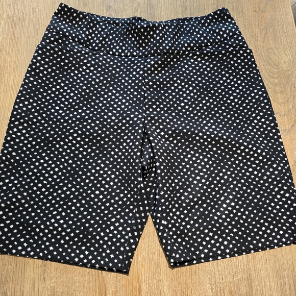 Tail Activewear Birdie Shorts Golf Pickleball sz 10 Black and White - Picture 1 of 9